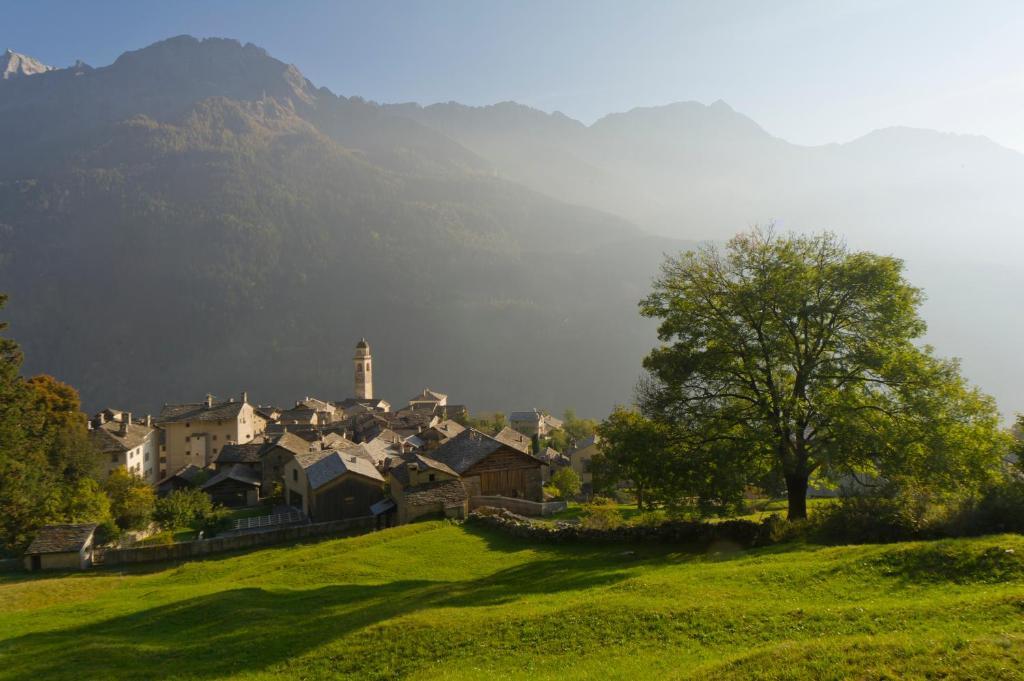 Hotel Stuea Granda Soglio Kültér fotó